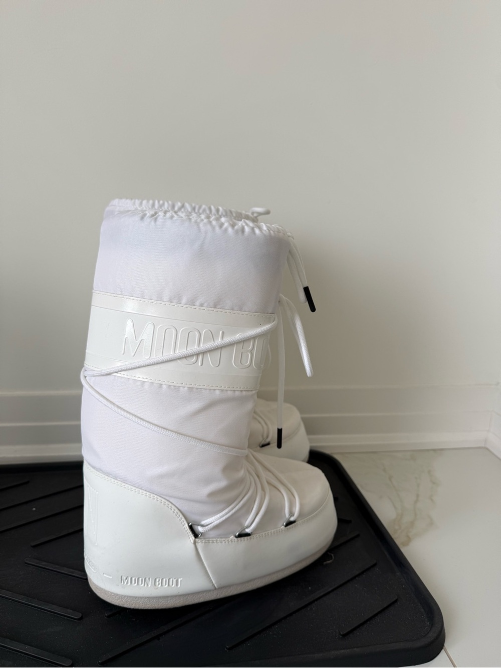 Moon Boot Women's White Puffy Winter Boot